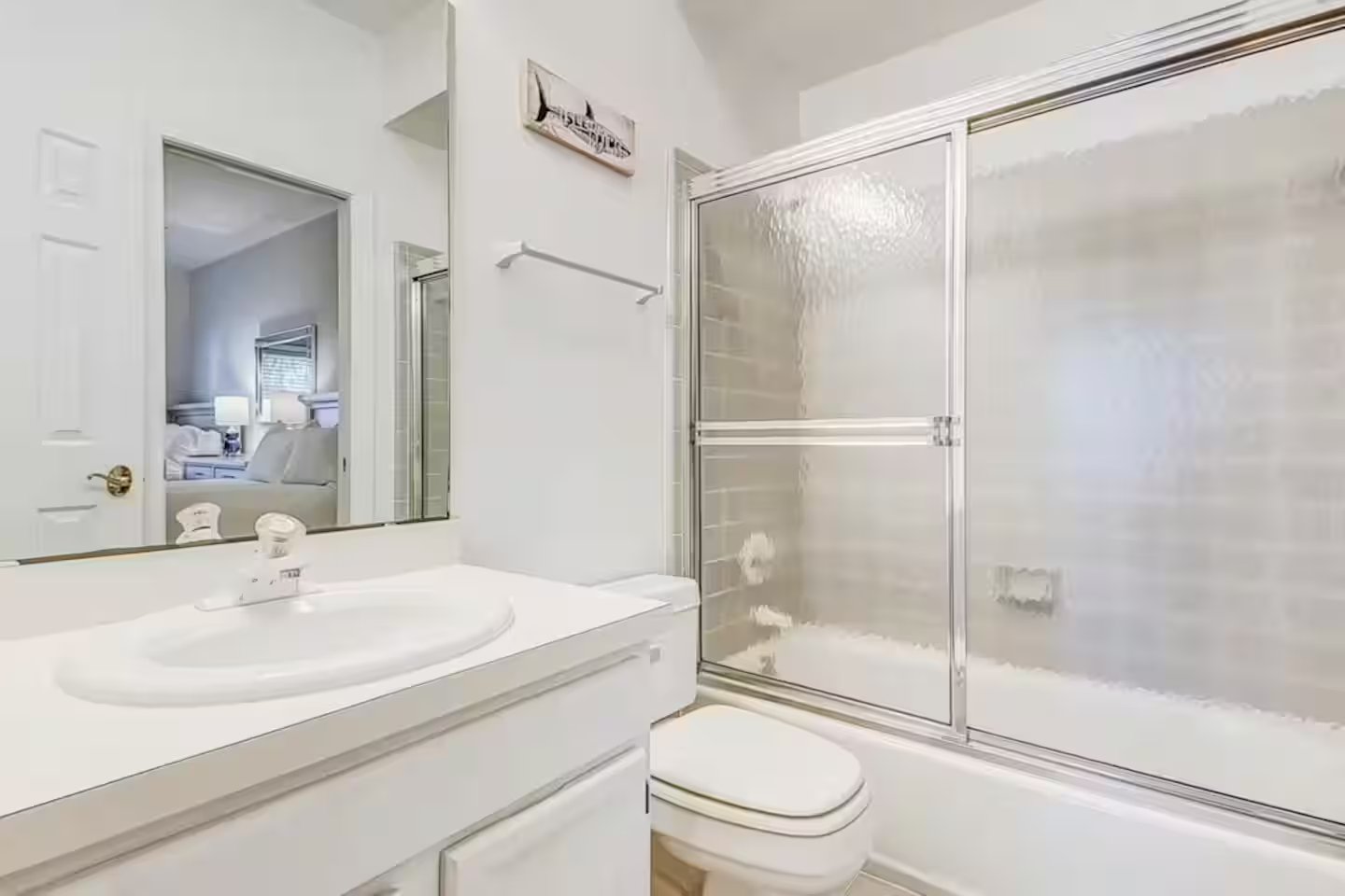 Full Bathroom 1